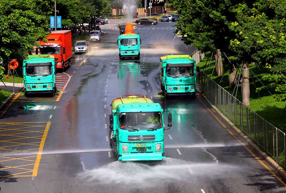 是否有特殊计划来清扫道路上的积雪和冰？