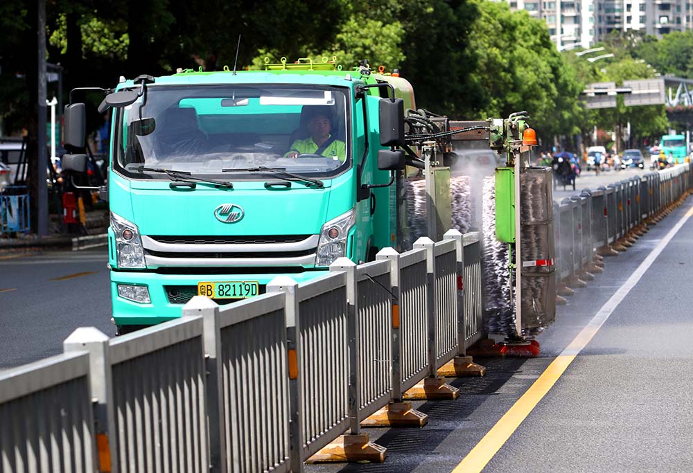 道路清扫的成本如何分配和影响城市预算？